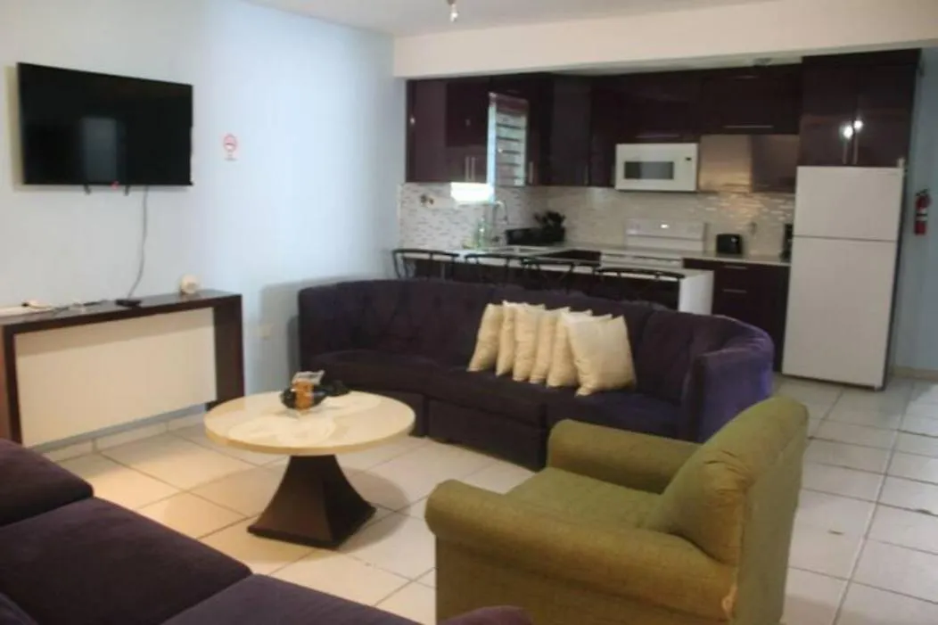 Near Casa Bacardi, 5 Beds, Sleeps 10, Beach Town, Unit 1 Catano Apartmán