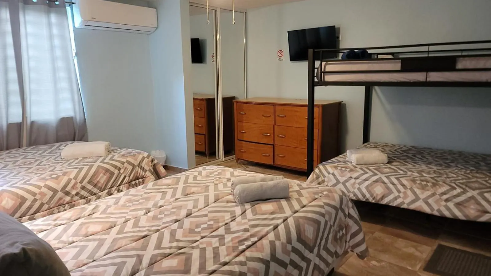 Near Casa Bacardi, 5 Beds, Sleeps 10, Beach Town, Unit 1 Catano Portoriko
