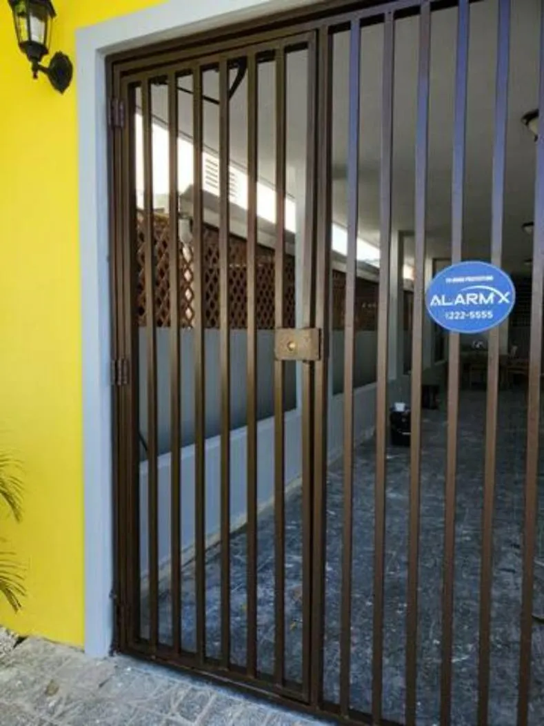 Near Casa Bacardi, 5 Beds, Sleeps 10, Beach Town, Unit 1 Catano 0*,  Portoriko